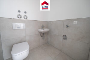 separates WC mit Lüftung