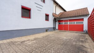 Einfahrt - Doppelgarage