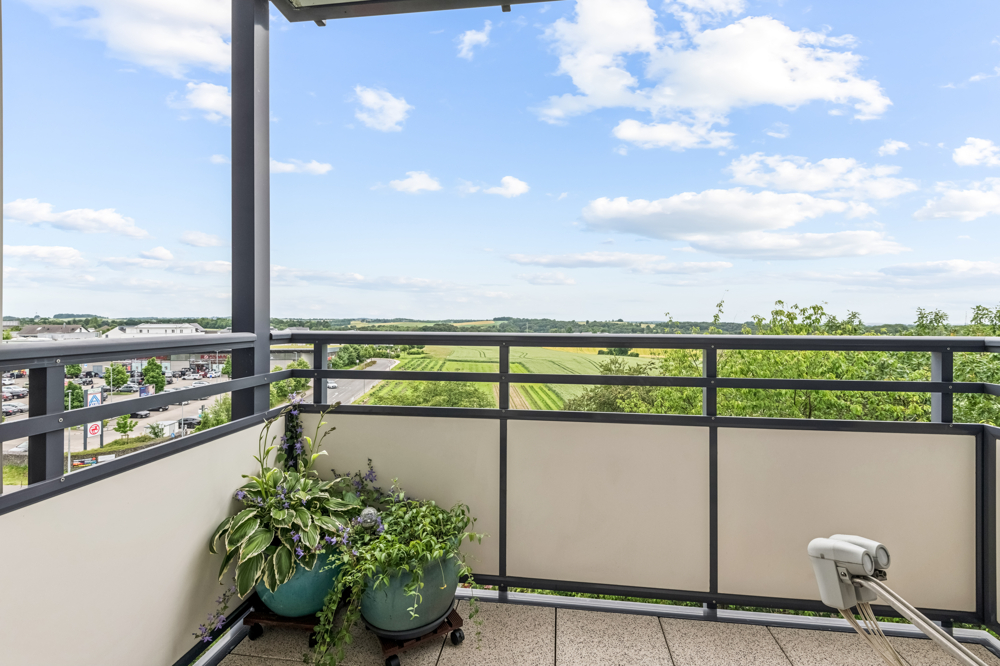 Großer Sonnenbalkon mit Weitblick