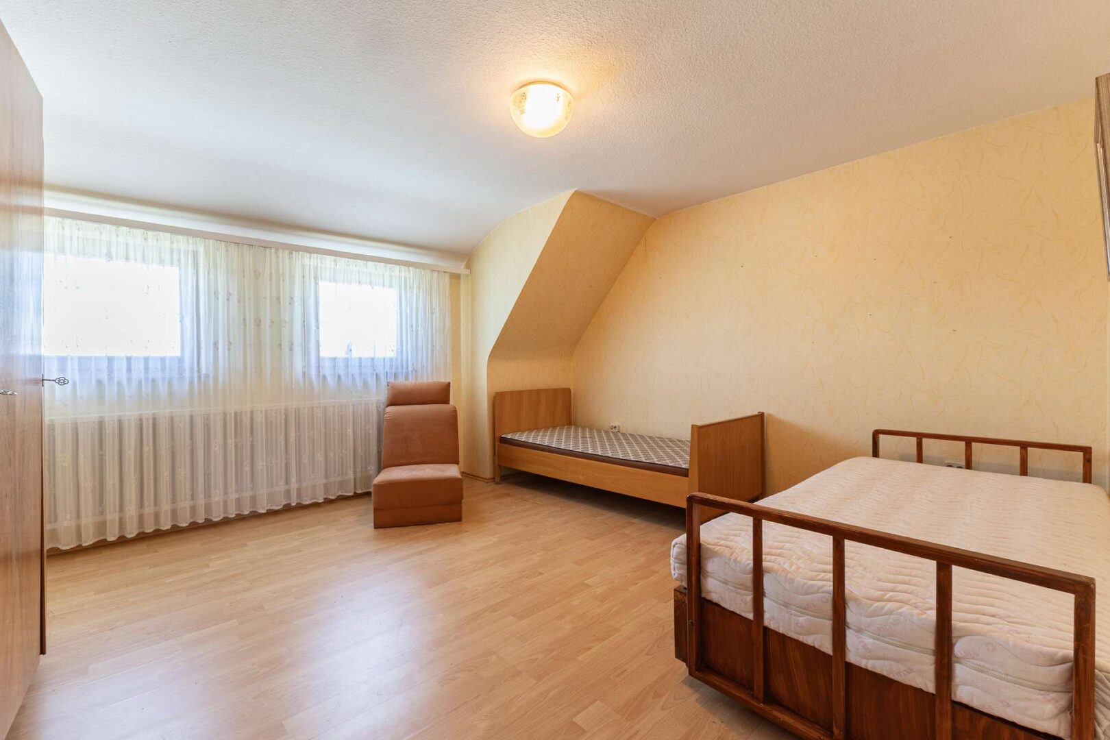 Schlafzimmer DG