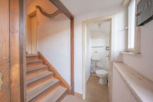 Flur mit Badezimmer